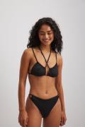 NA-KD Swimwear Bikinitopp med kryss fram - Black