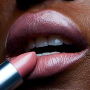 MAC Cremesheen Pearl Lipstick (olika nyanser) - Peach Blossom