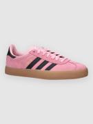 adidas Skateboarding Gazelle ADV Skateskor light pink/core black/gum