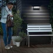 Philips LED-utomhusvägglampa Bustan Sensor, 4 000 K