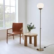 Markslöjd Rise golvlampa, antik mässing, järn, glas, höjd 150 cm