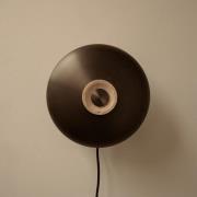 Audo Copenhagen Audo TR Reverse LED-vägglampa, stickkontakt, sand/bron...