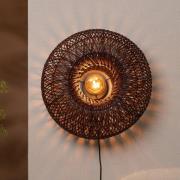 GOOD & MOJO Vägglampa Arizona, röd, Ø 50 cm, bambu, stickkontakt