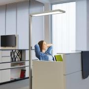 LED-golvlampa till kontor MAULsenja, silverfärgad, sensor, 196 cm