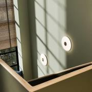 Northern LED-vägglampa Glint, Ø 25 cm, glas, opalvit