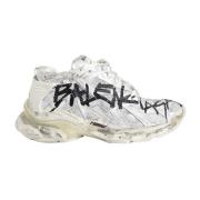 Balenciaga Svart och vit Runner Graffiti Sneakers White, Dam