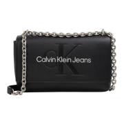 Calvin Klein Jeans Enfärgad axelväska med justerbar rem Black, Dam
