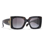 Chanel Ikoniska solglasögon med enhetliga linser Brown, Dam