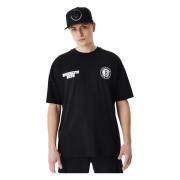 New Era Svart Nets NBA Grafisk T-shirt Black, Herr