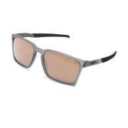 Oakley Svarta solglasögon Rökgrå fyrkantig ram Black, Unisex