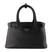 Prada Svart läder axelväska spänne Black, Dam