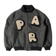 by Parra Rund Varsity Jacka med Chenille Broderier Gray, Herr