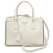 Prada Vintage Pre-owned Laeder handvskor Beige, Dam