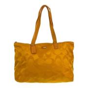 Coach Pre-owned Pre-owned Canvas axelremsvskor Yellow, Dam