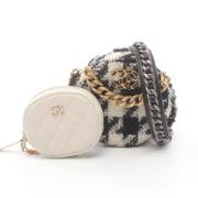 Chanel Vintage Pre-owned Canvas crossbodyvskor White, Dam