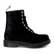 Dr. Martens Krossad Sammet Vegan Ankelstövlar Black, Dam