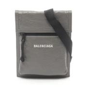 Balenciaga Vintage Pre-owned Laeder crossbodyvskor Gray, Herr