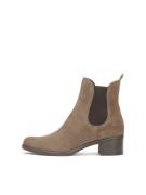 Chelsea boots