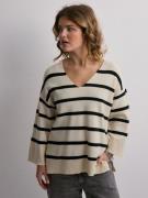 Vero Moda - Stickade tröjor - Birch Black - Vmsaba 3/4 V-Nck Stripe Pu...
