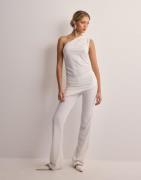 Nelly - Vit - Structured Flare Pants