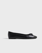 Michael Kors - Svart - Nori Flat