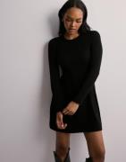 Only - Svart - Onlalma L/S O-Neck Dress Knt Noos