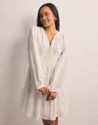 Neo Noir - Vit - Rihana Linen Dress