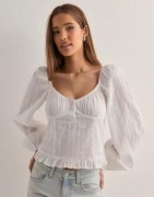 Nelly - Vit - Buttoned Puff Sleeve Blouse