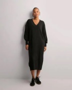 Only - Svart - Onlnew Tessa L/S Midi V Dress Knt N