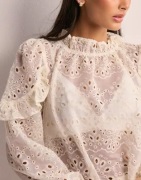 Neo Noir - Vit - Nadira Embroidery Blouse