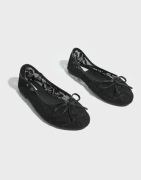 Nelly - Svart - Rounded Lace Ballerina