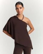 Nelly - Brun - Soft Glam Shoulder Top