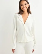 Nelly - Vit - Soft Chill Button Top