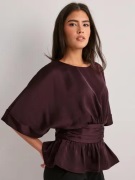 Neo Noir - Röd - Annegret Heavy Sateen Blouse