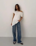 Nelly - Vit - Asymmetric Flowy Tee