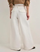 Nelly - Vit - Relaxed Strap Pants