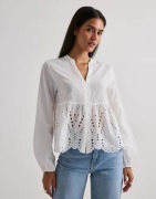 Only - Vit - Onldewina Ls V-Neck Anglaise Shirt